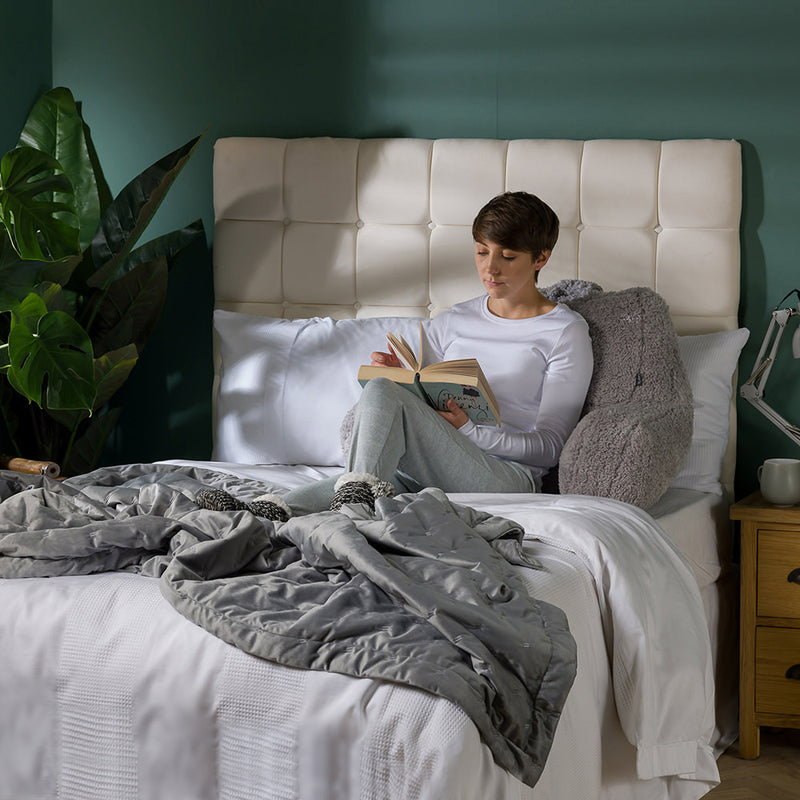 Jeté de lit matelassé en velours Rosa - Gris
