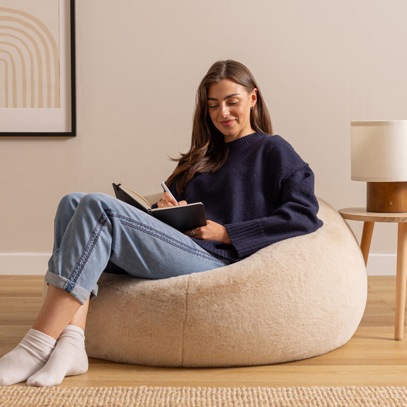 Pouf classique en fausse fourrure Kingston, naturel
