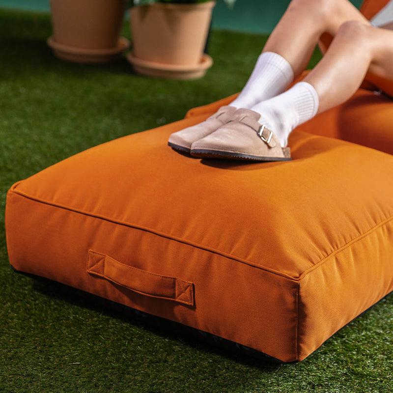 Pouf Solus en oléfine, terracotta orange